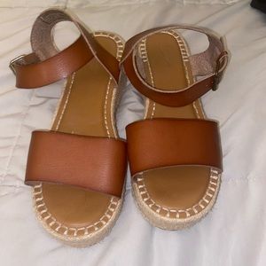Universal thread size 9 womens sandals